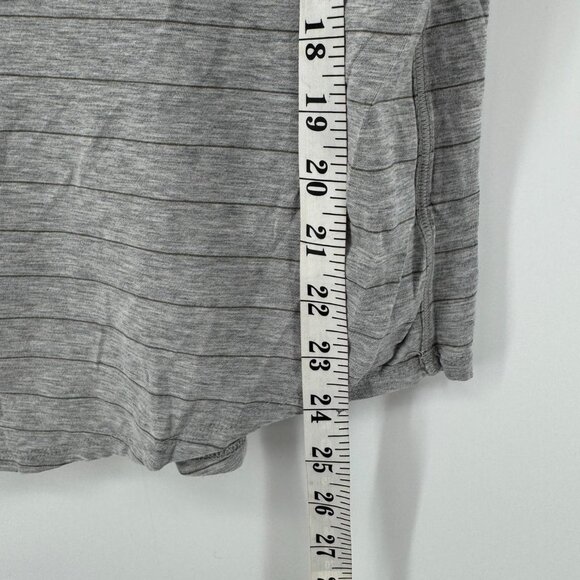 Lululemon Gray Striped Womens Tee - Picture 4 of 5